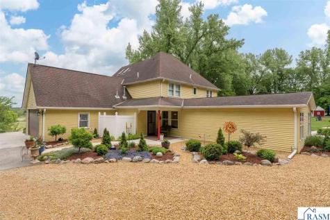 48194 Old River Bluff Road St. Peter MN 56082