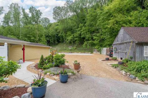 48194 Old River Bluff Road St. Peter MN 56082