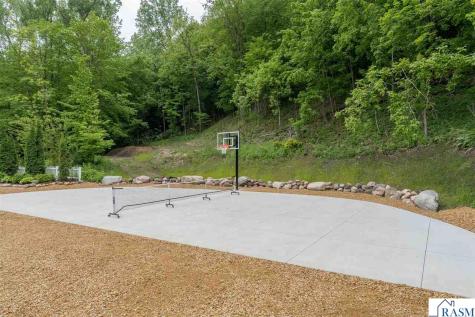 48194 Old River Bluff Road St. Peter MN 56082