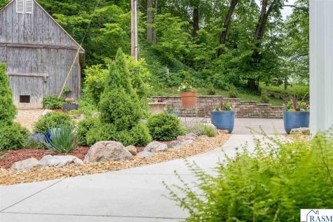 48194 Old River Bluff Road St. Peter MN 56082