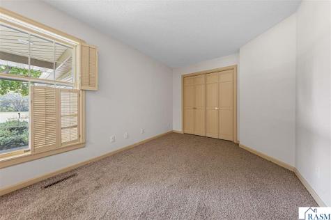 1029 Oak Terrace Drive North Mankato MN 56003-3424