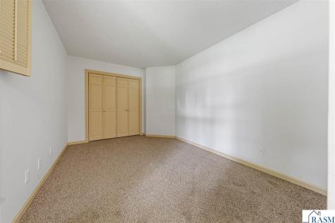1029 Oak Terrace Drive North Mankato MN 56003-3424