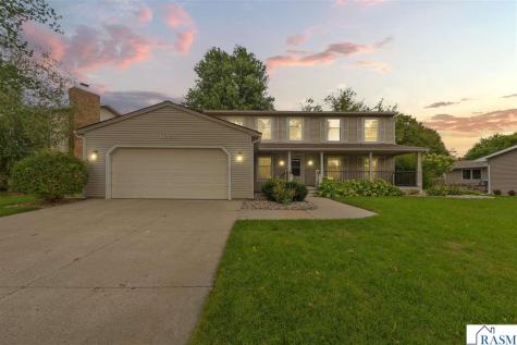 1029 Oak Terrace Drive North Mankato MN 56003-3424