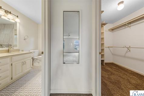 1029 Oak Terrace Drive North Mankato MN 56003-3424