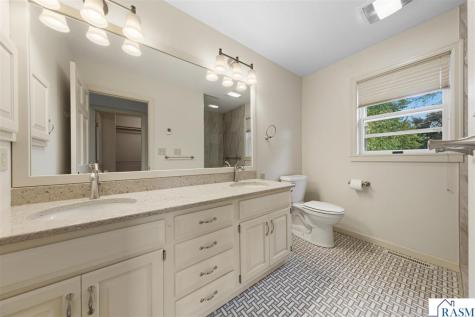 1029 Oak Terrace Drive North Mankato MN 56003-3424