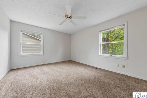 1029 Oak Terrace Drive North Mankato MN 56003-3424
