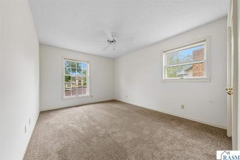 1029 Oak Terrace Drive North Mankato MN 56003-3424