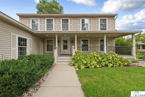 1029 Oak Terrace Drive North Mankato MN 56003-3424