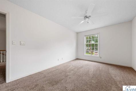 1029 Oak Terrace Drive North Mankato MN 56003-3424