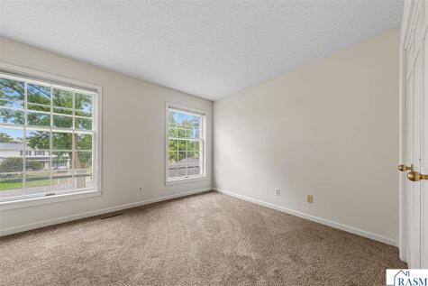 1029 Oak Terrace Drive North Mankato MN 56003-3424
