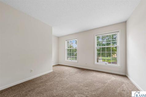 1029 Oak Terrace Drive North Mankato MN 56003-3424