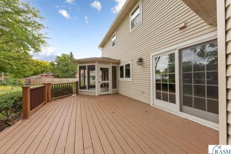 1029 Oak Terrace Drive North Mankato MN 56003-3424