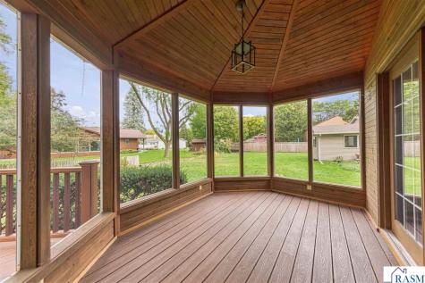 1029 Oak Terrace Drive North Mankato MN 56003-3424