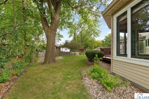 1029 Oak Terrace Drive North Mankato MN 56003-3424