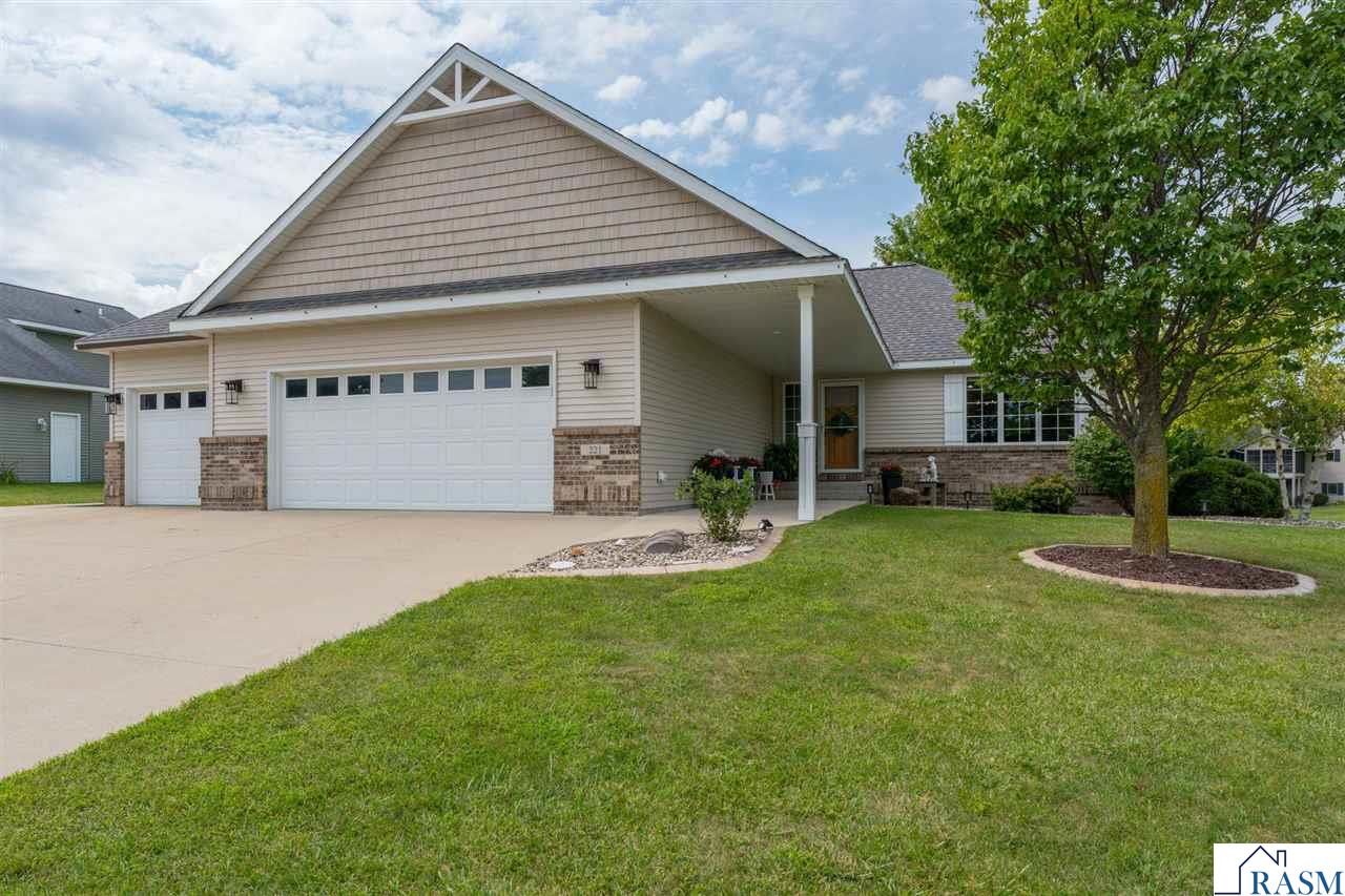 221 Pebble Creek Drive Mankato MN 56001