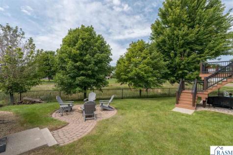 221 Pebble Creek Drive Mankato MN 56001