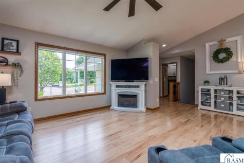 221 Pebble Creek Drive Mankato MN 56001