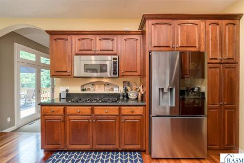 233 Woodhill Court Mankato MN 56001