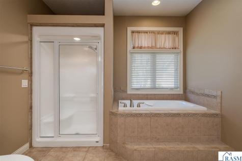 233 Woodhill Court Mankato MN 56001