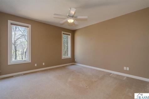 233 Woodhill Court Mankato MN 56001