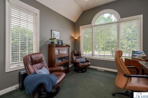233 Woodhill Court Mankato MN 56001