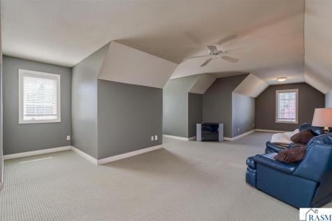 233 Woodhill Court Mankato MN 56001