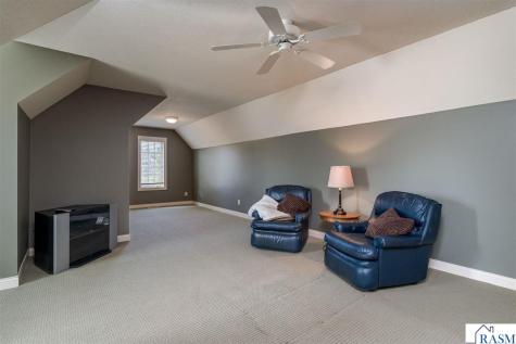 233 Woodhill Court Mankato MN 56001