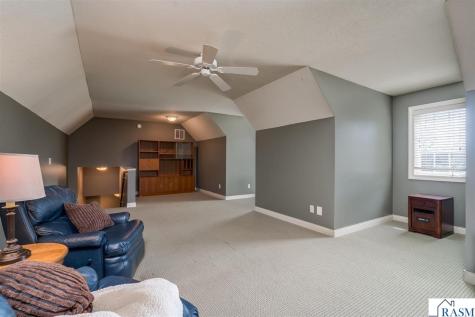 233 Woodhill Court Mankato MN 56001