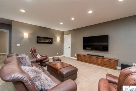233 Woodhill Court Mankato MN 56001