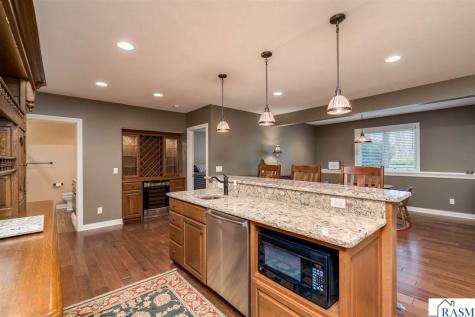233 Woodhill Court Mankato MN 56001