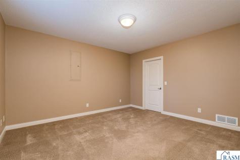 233 Woodhill Court Mankato MN 56001