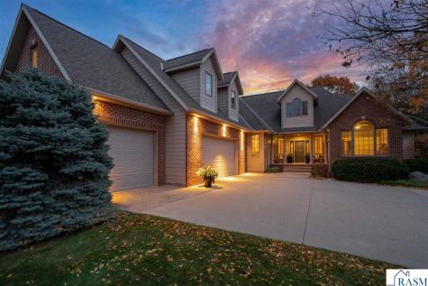 233 Woodhill Court Mankato MN 56001