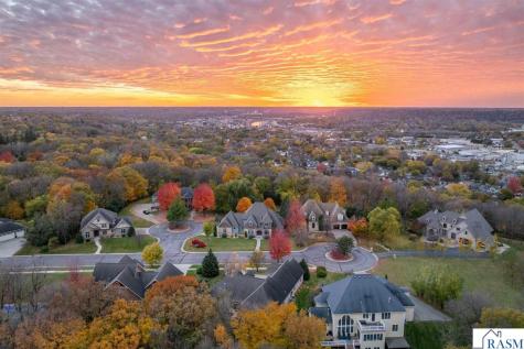233 Woodhill Court Mankato MN 56001