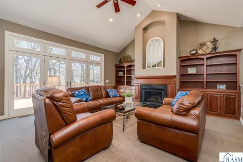 233 Woodhill Court Mankato MN 56001