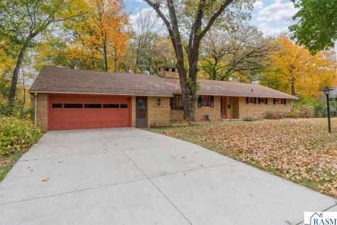 112 W Glencrest Drive Mankato MN 56001