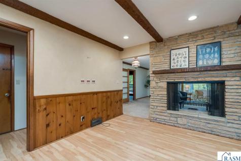 112 W Glencrest Drive Mankato MN 56001