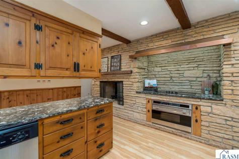 112 W Glencrest Drive Mankato MN 56001
