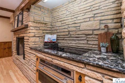 112 W Glencrest Drive Mankato MN 56001