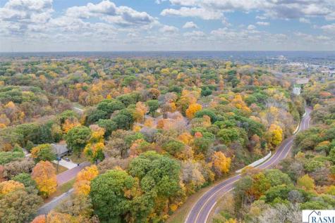 112 W Glencrest Drive Mankato MN 56001