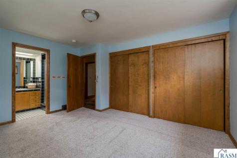 112 W Glencrest Drive Mankato MN 56001