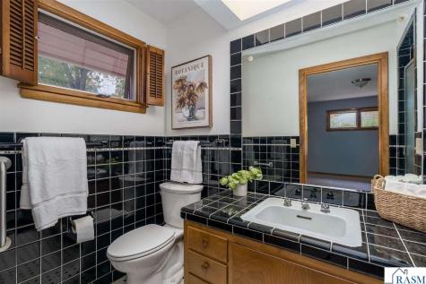 112 W Glencrest Drive Mankato MN 56001