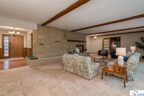 112 W Glencrest Drive Mankato MN 56001