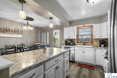 2059 Roe Crest Drive North Mankato MN 56003