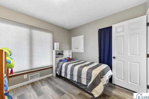 2059 Roe Crest Drive North Mankato MN 56003