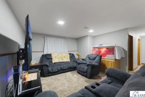 2059 Roe Crest Drive North Mankato MN 56003