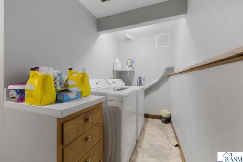 2059 Roe Crest Drive North Mankato MN 56003