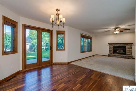 2100 Peregrine Lane North Mankato MN 56003