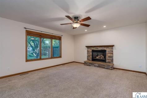 2100 Peregrine Lane North Mankato MN 56003