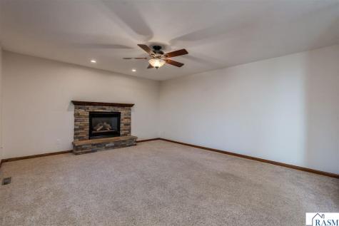 2100 Peregrine Lane North Mankato MN 56003