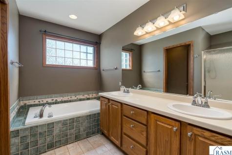 2100 Peregrine Lane North Mankato MN 56003